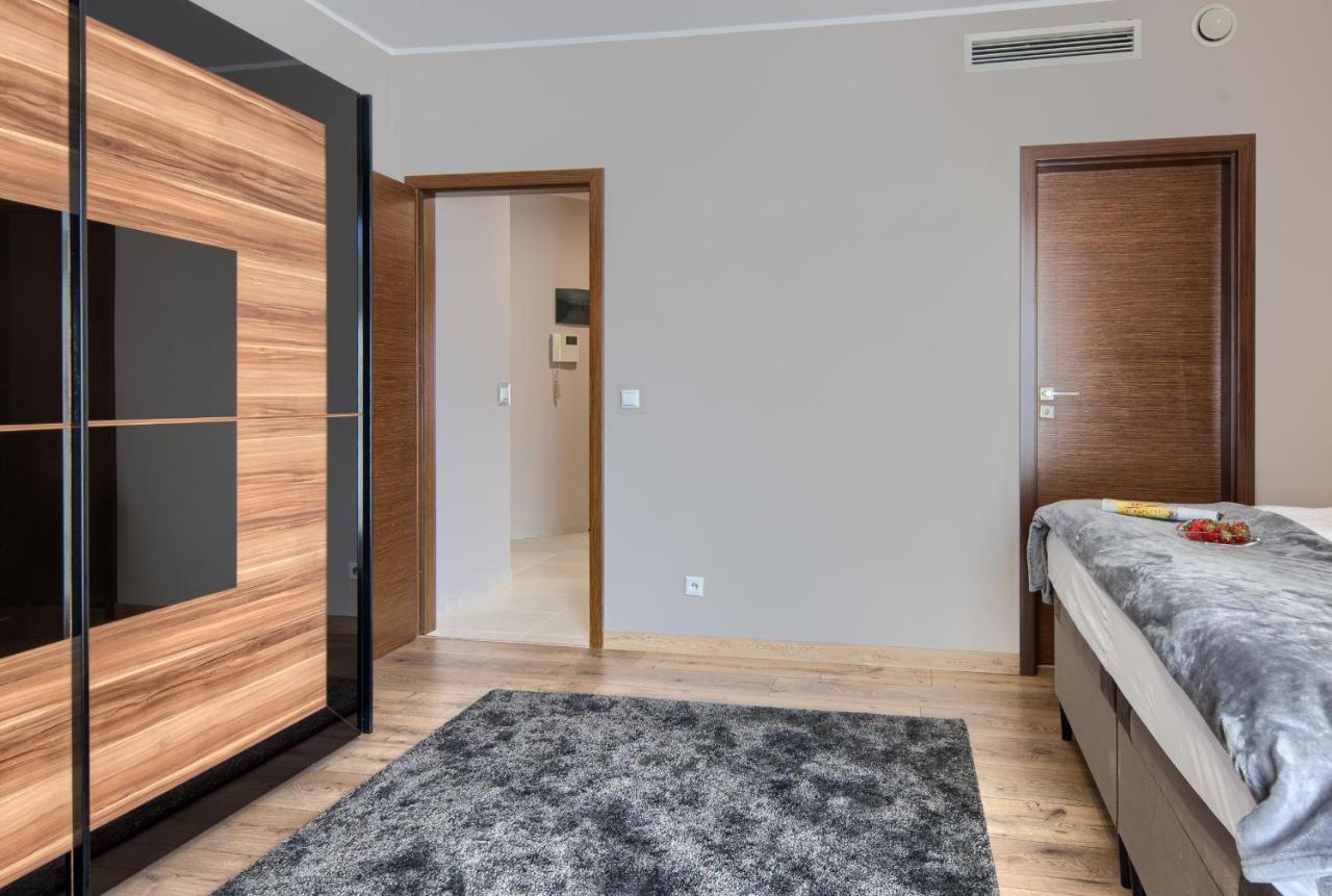 Apartment Alibi