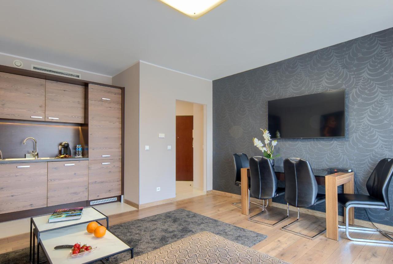 Apartment Alibi *