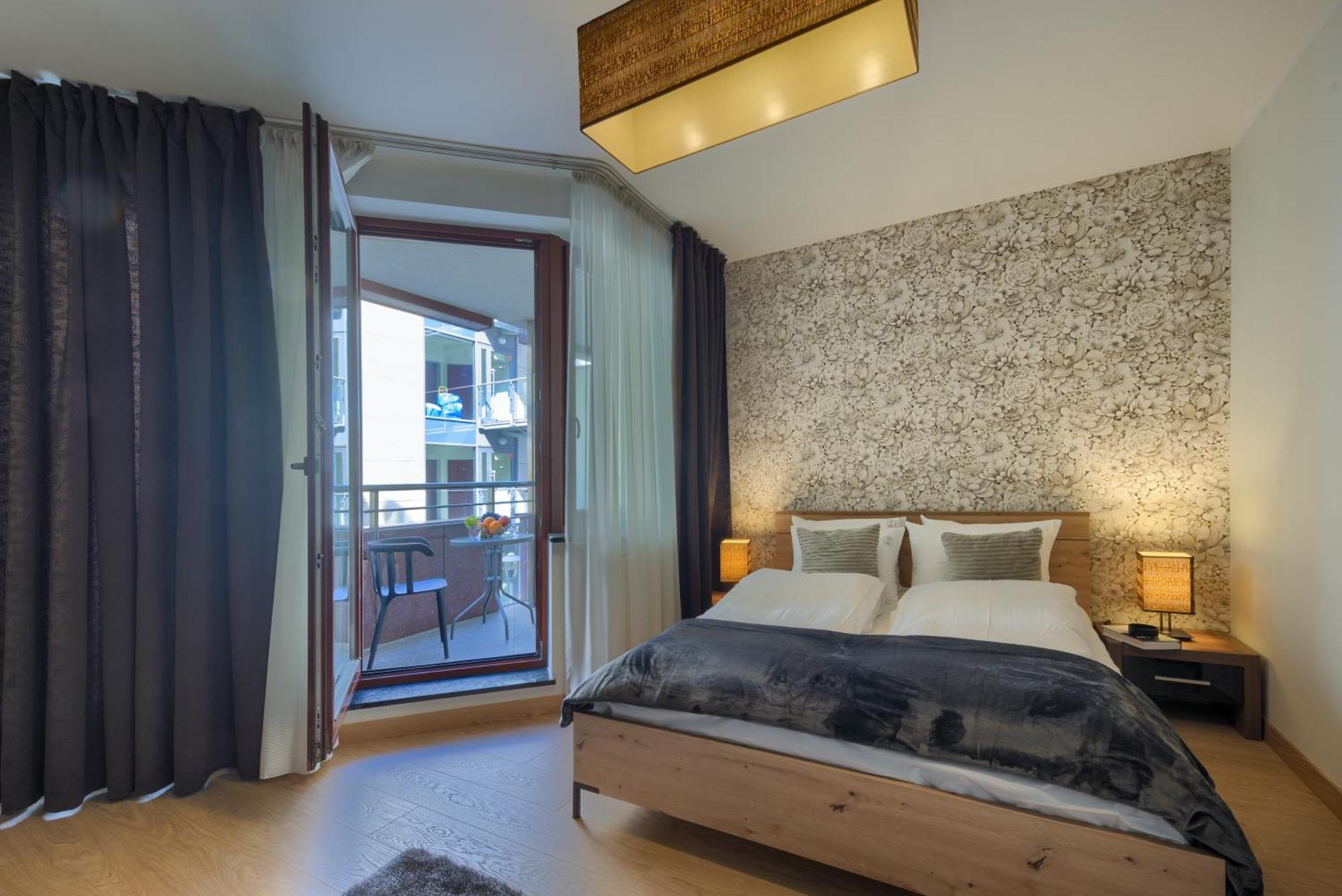 Alibi Apartment *