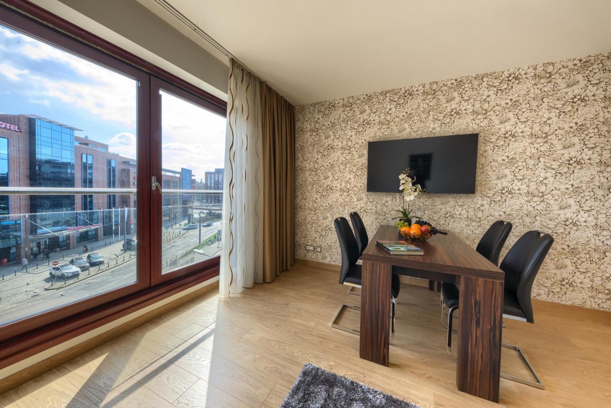 Alibi Apartment *