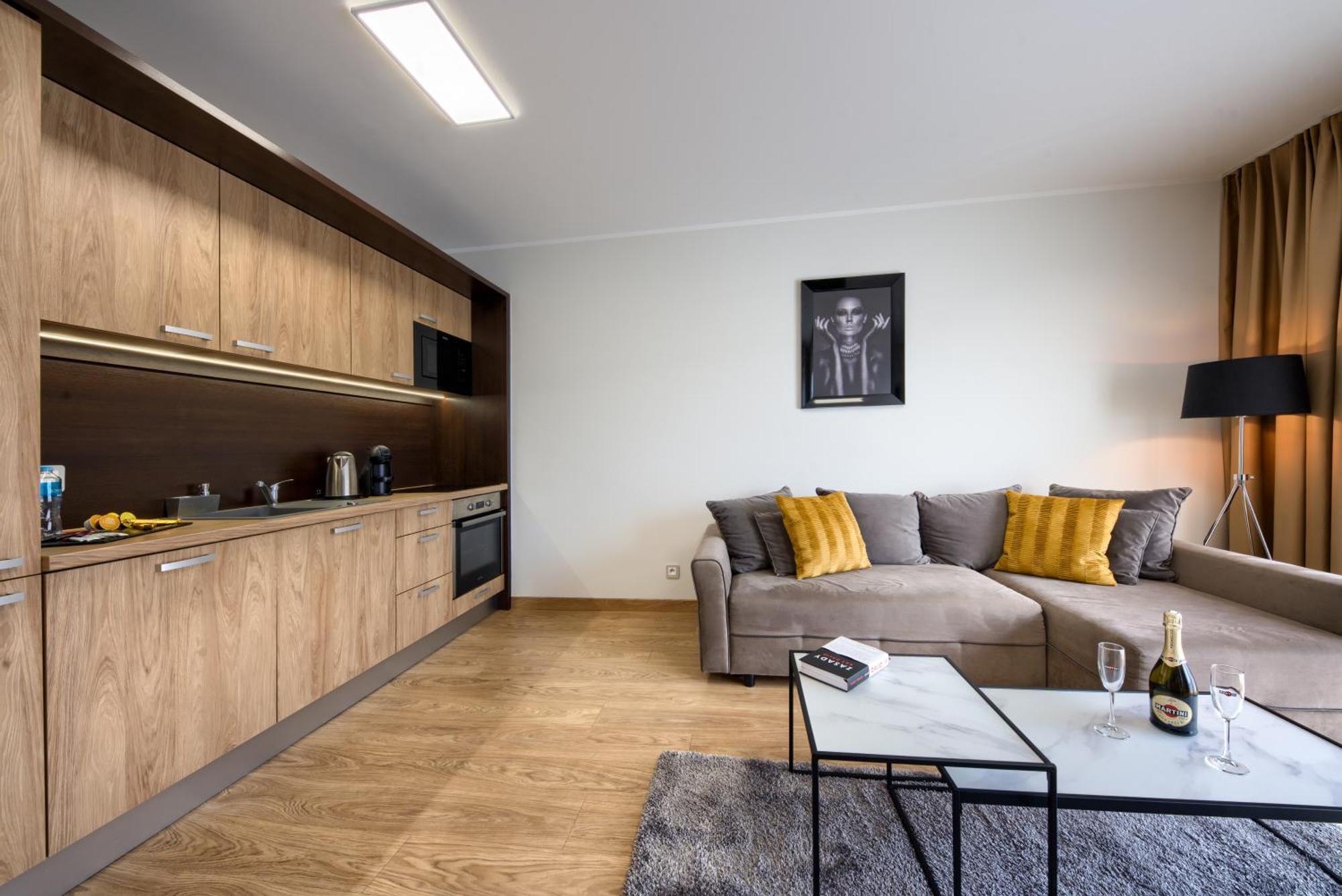 Alibi Apartment *